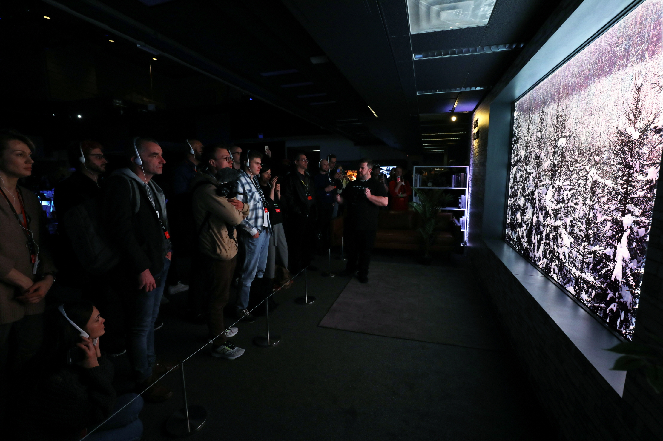Samsung Debuts 2018 QLED TV Lineup At First Look Event In New York Samsung Debuts 2018 QLED TV Lineup At First Look Event In New York