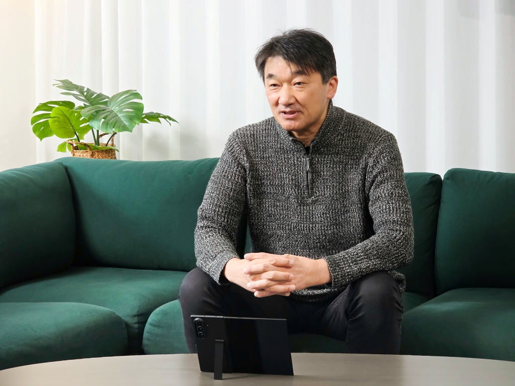 [Interview] ‘I Came to Korea for This’: A Journalist With 1,800 Phones on Galaxy Z TriFold