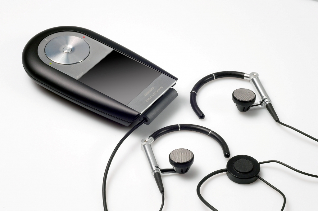 [Interview] ‘I Came to Korea for This’: A Journalist With 1,800 Phones on Galaxy Z TriFold