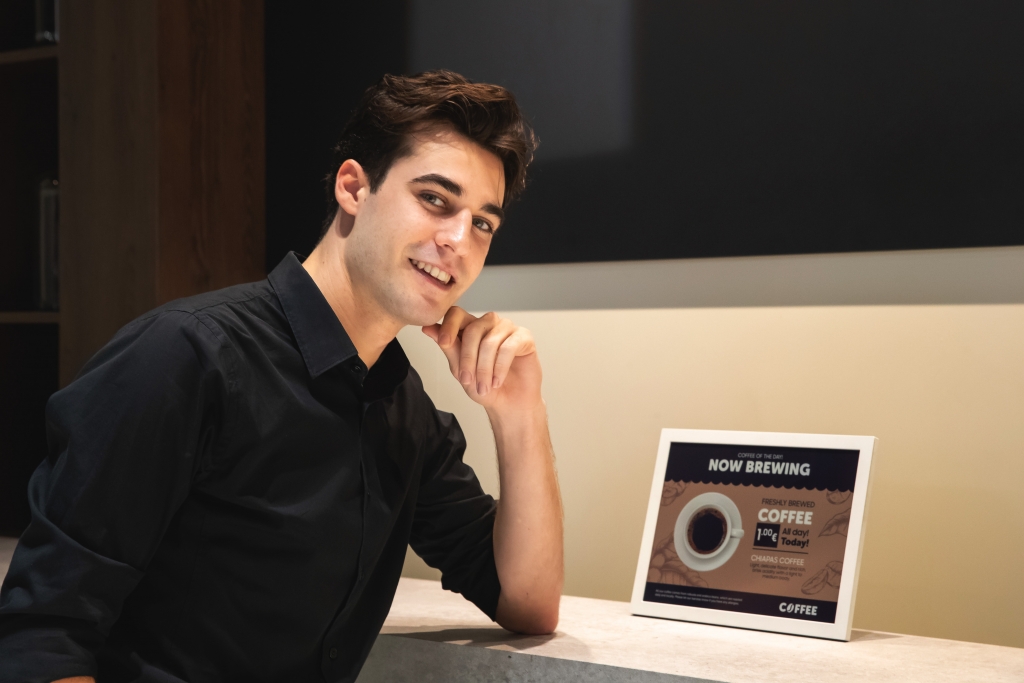 Samsung Debuts 13-Inch Color E-Paper, a World-First Display Built With Bio-Resin Derived From Phytoplankton