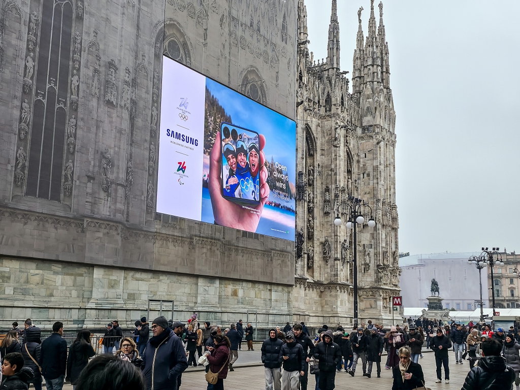 Samsung’s “Open Always Wins” Campaign Comes to Life in Milan