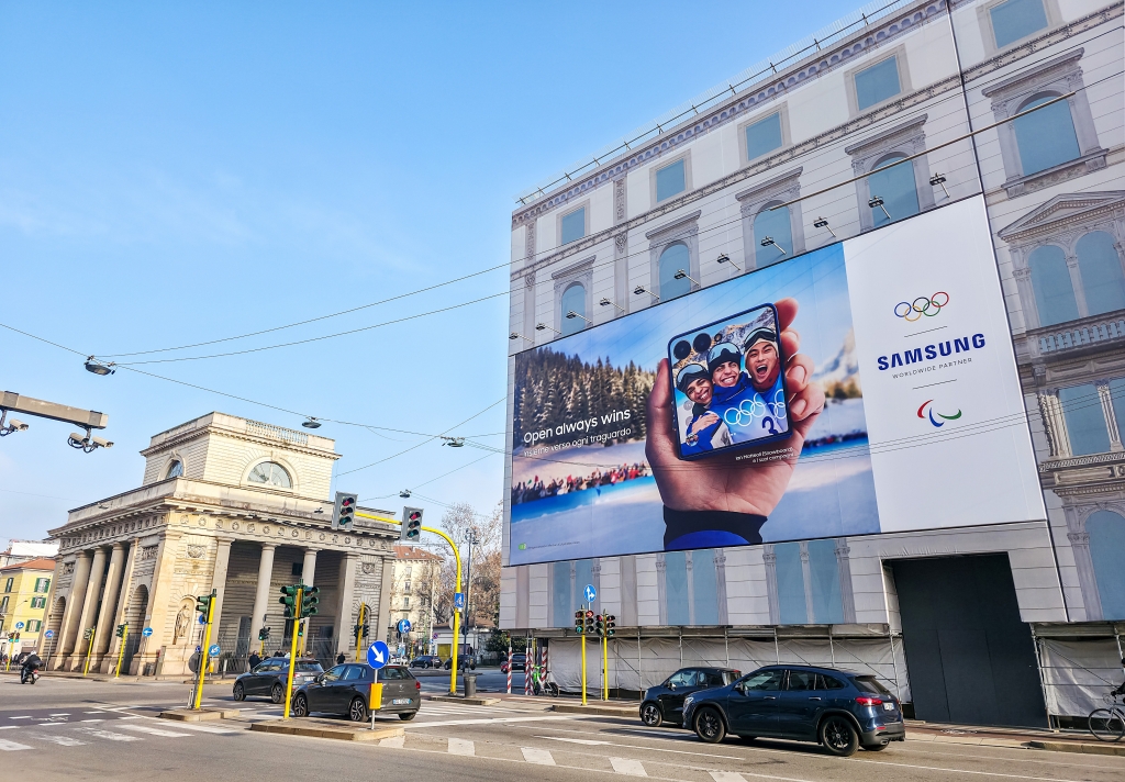 Samsung’s “Open Always Wins” Campaign Comes to Life in Milan