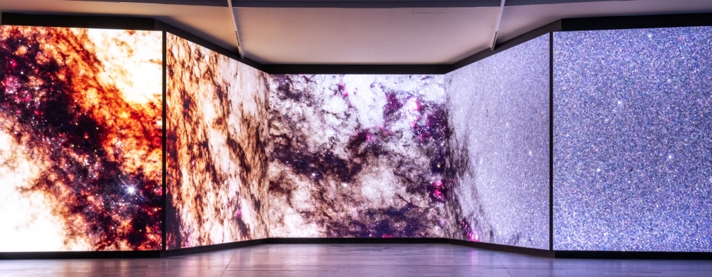 [Video] Samsung Transforms Berlin Planetarium With Immersive LED Installation