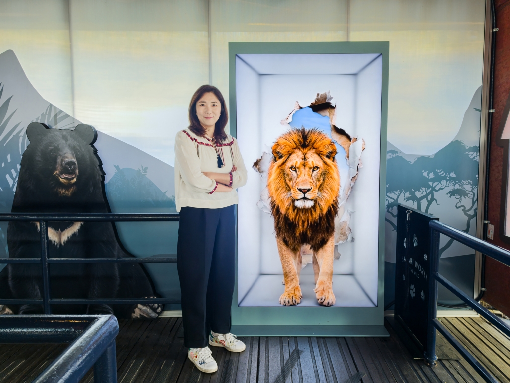 [Video] How Samsung’s Spatial Signage Transforms the Attraction Queue Into an Immersive Safari Experience at Everland