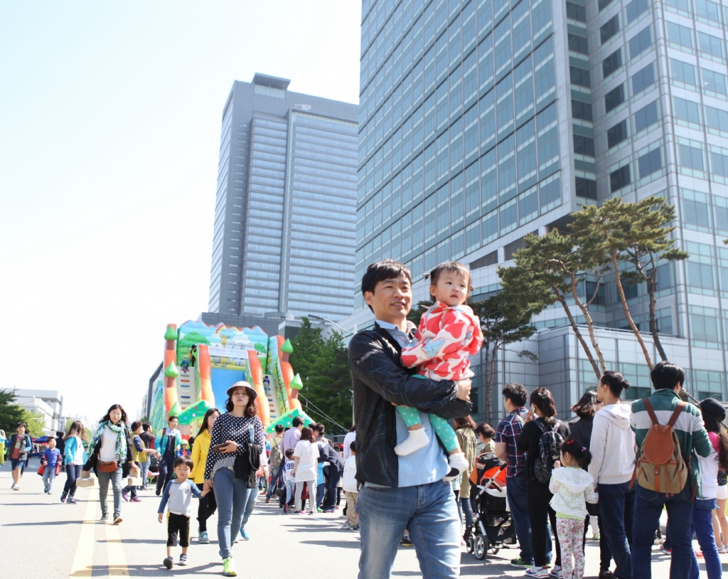 삼성전자‘첨단 R&D 단지’어린이날 맞아‘1일 놀이동산’변신