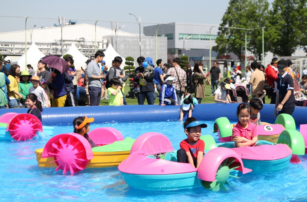 삼성전자‘첨단 R&D 단지’어린이날 맞아‘1일 놀이동산’변신