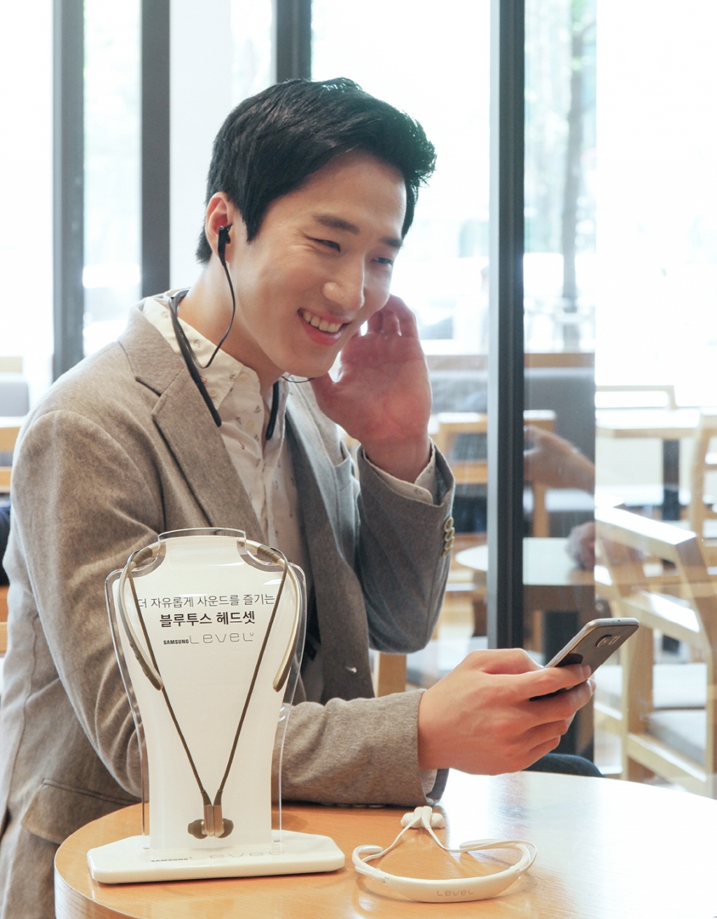 삼성전자, 목걸이형 블루투스 헤드셋 '레벨 U' 출시