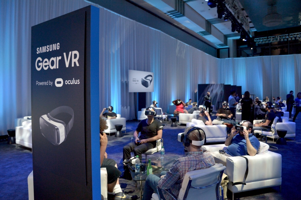 삼성전자, 가상현실 헤드셋 '삼성 기어 VR' 신제품 공개