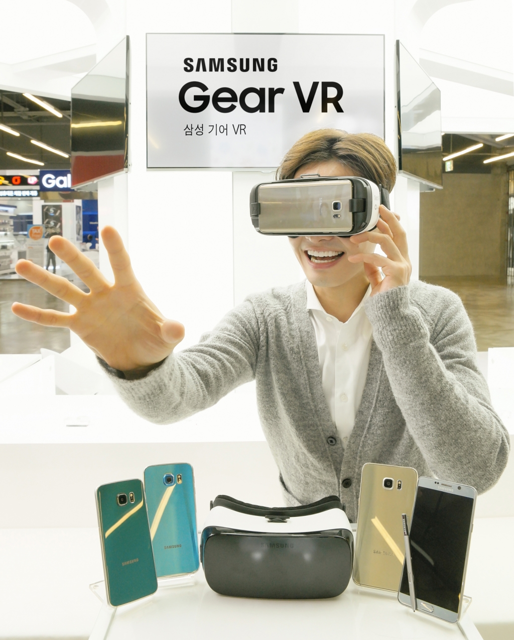 삼성전자, 확장된 호환성과 합리적인 가격의 '기어 VR' 출시