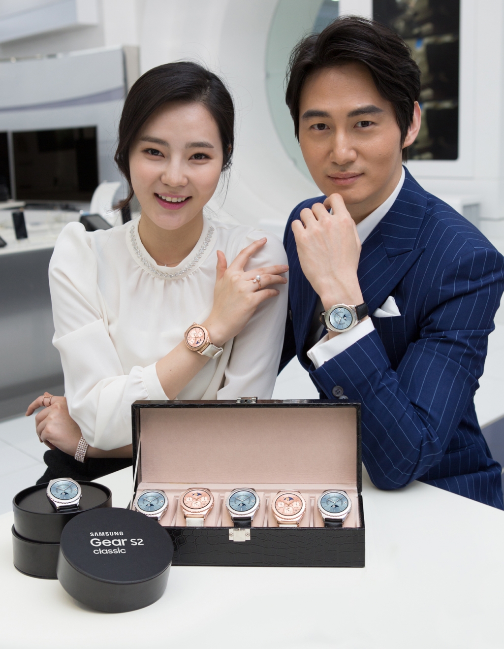 삼성전자, ‘기어 S2클래식’ 로즈골드·플래티넘 국내 출시