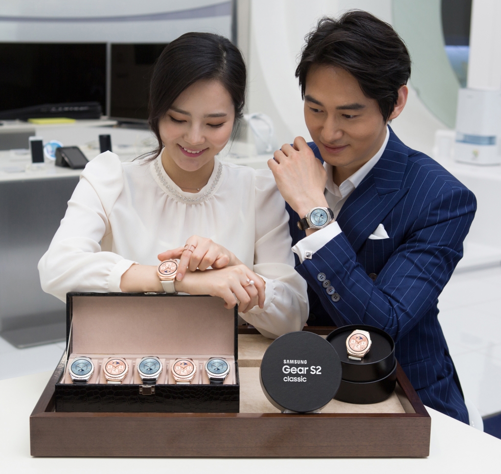 삼성전자, ‘기어 S2클래식’ 로즈골드·플래티넘 국내 출시
