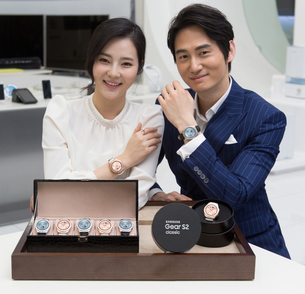 삼성전자, ‘기어 S2클래식’ 로즈골드·플래티넘 국내 출시