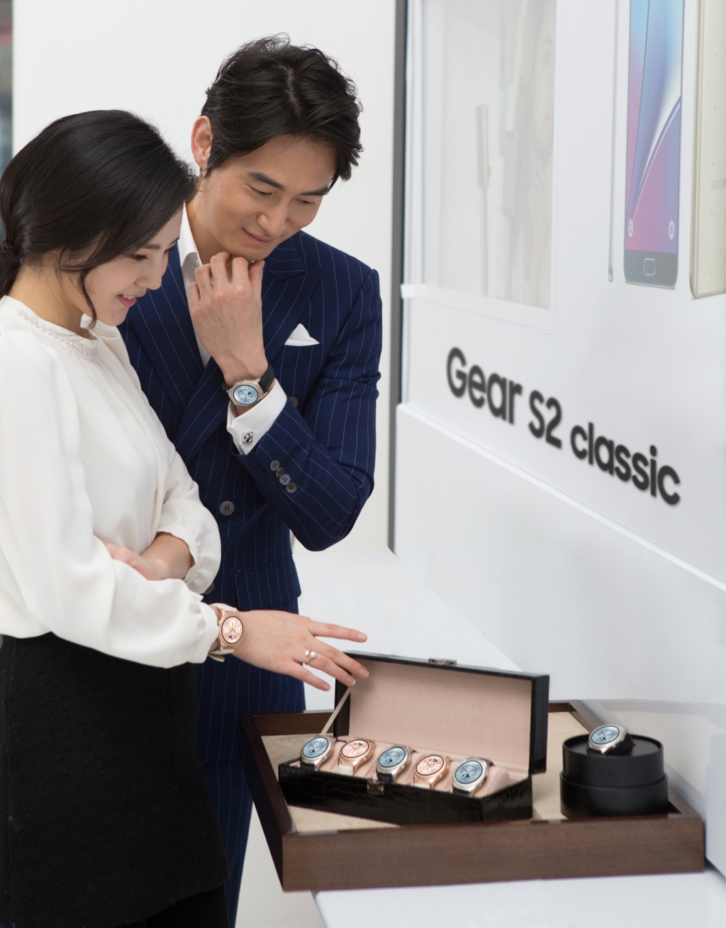 삼성전자, ‘기어 S2클래식’ 로즈골드·플래티넘 국내 출시