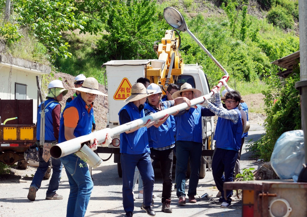 삼성전자, 친환경 LED보안등으로 전국 자매마을 밤길 안전 지킨다