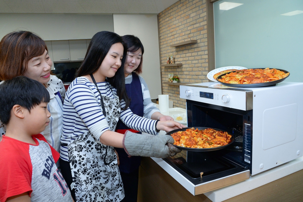 삼성전자, 홈플러스 문화센터에서 ‘삼성 직화오븐과 함께하는 쿠킹 클래스’ 실시