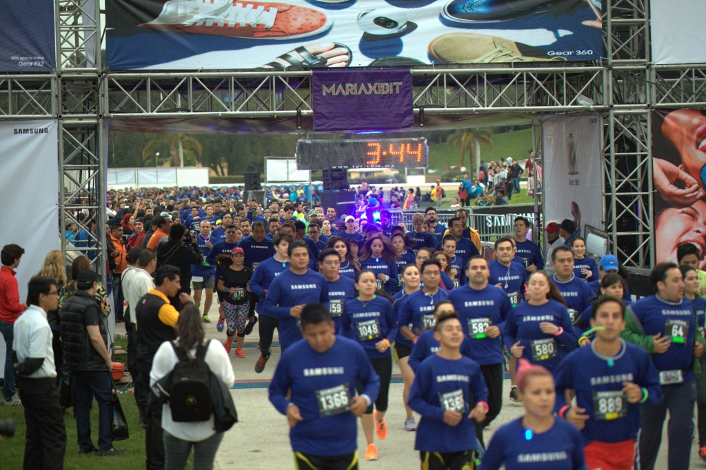 삼성전자, 멕시코서 웨어러블 3종 출시 기념 '나이트 런(Night Run)' 행사 개최