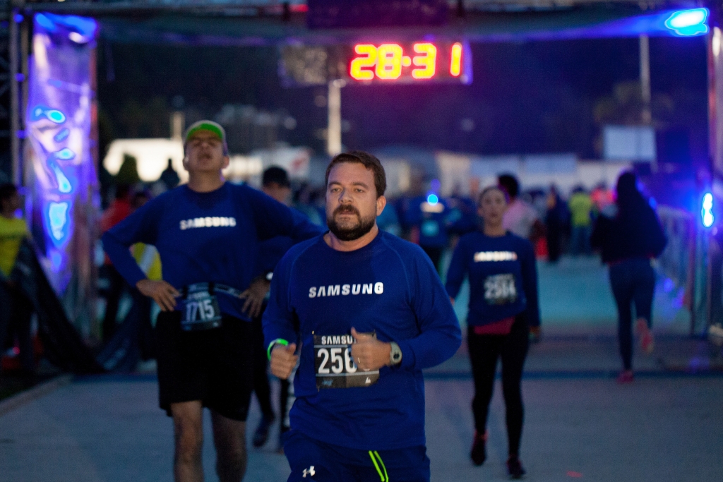 삼성전자, 멕시코서 웨어러블 3종 출시 기념 '나이트 런(Night Run)' 행사 개최