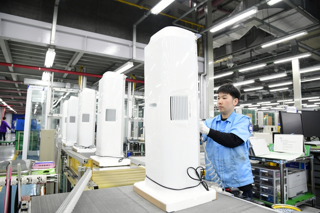 삼성전자, 초미세 공기청정기 '블루스카이' 판매 돌풍 광주 생산라인 풀 가동