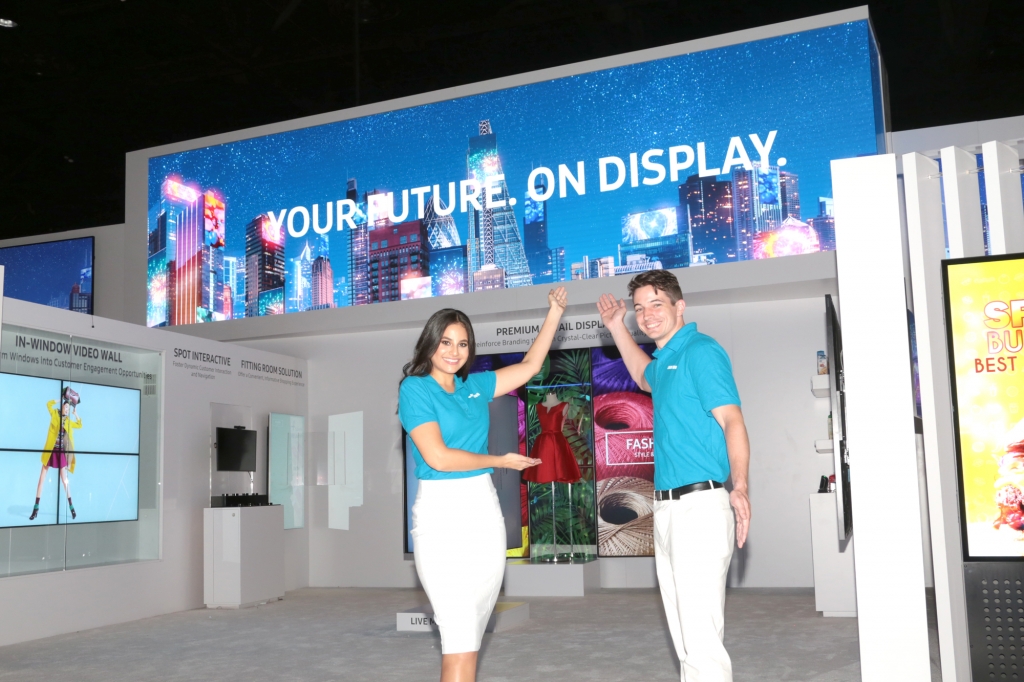 삼성전자, 인포콤 2017에서 타이젠 OS 3.0 탑재한 스마트 사이니지 공개