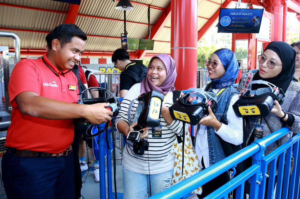삼성전자, 말레이시아 레고랜드서 '삼성 기어 VR' 롤러코스터 운영