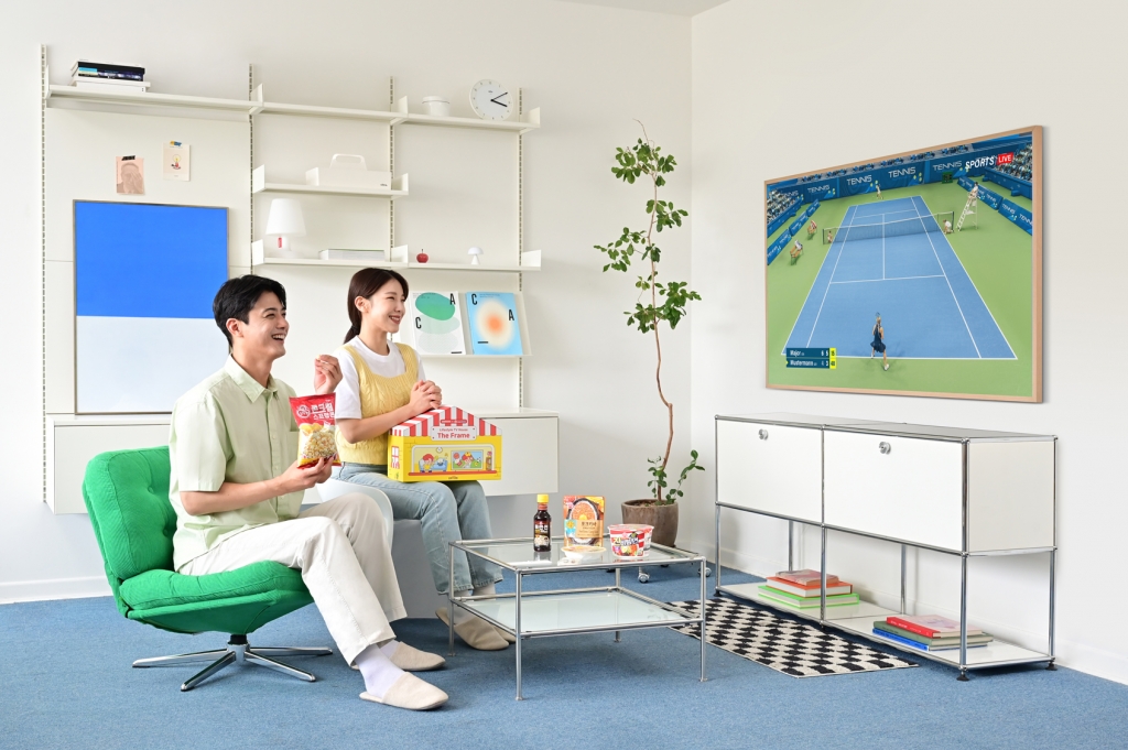 삼성전자, 오뚜기와 손잡고 라이프스타일 TV 이색 한정판 굿즈 공개