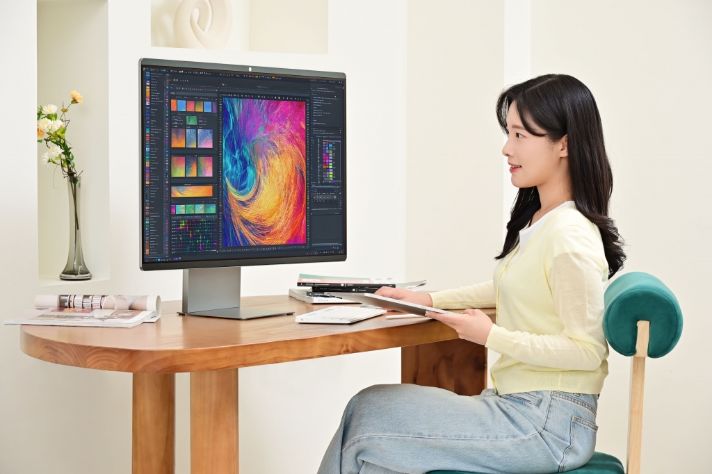 삼성전자, OLED 첫 탑재한 2025년형 스마트모니터 출시