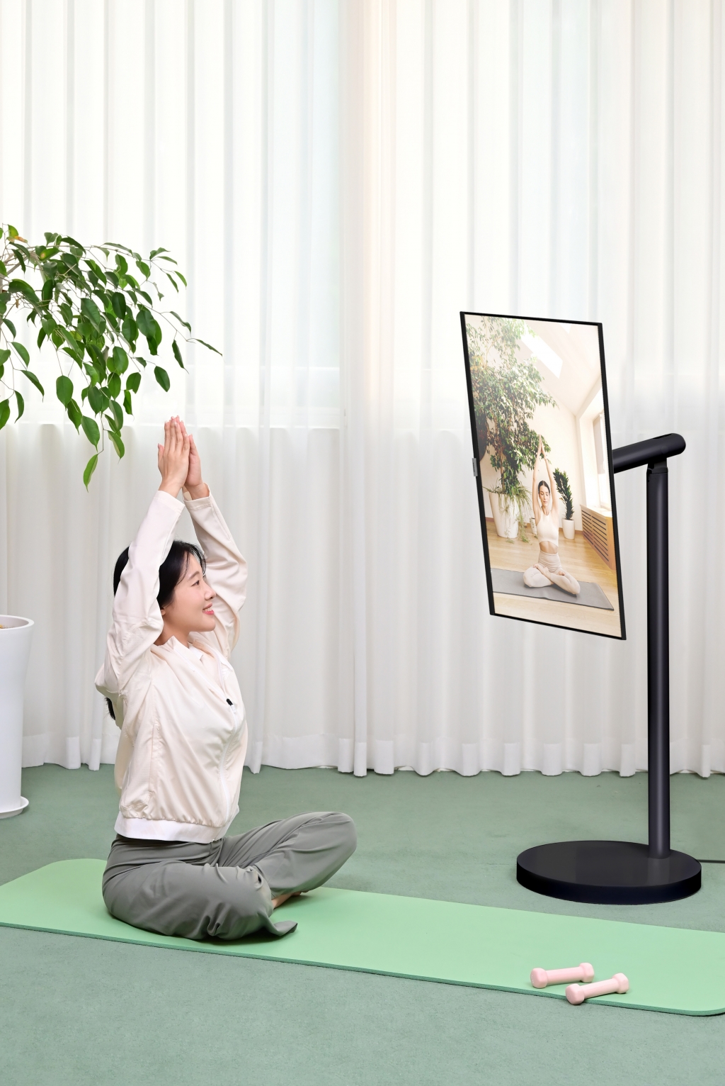 삼성전자, OLED 첫 탑재한 2025년형 스마트모니터 출시