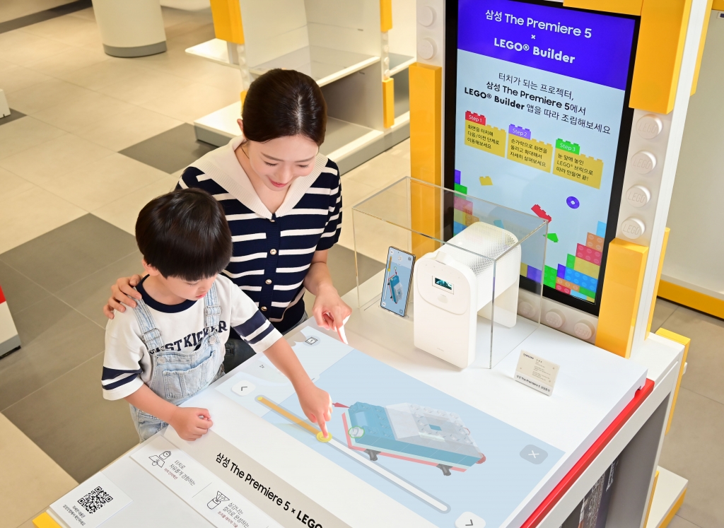 삼성전자 ‘더 프리미어 5’ 활용해 레고 조립하는 이색 체험 공간 선보여