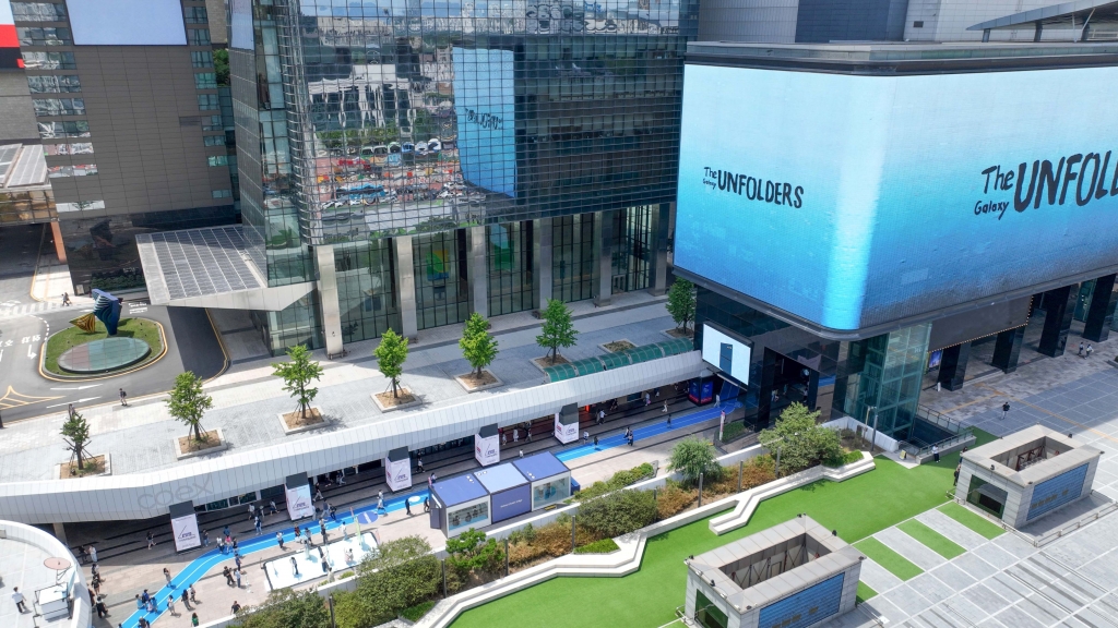 삼성전자, 장 줄리앙 협업 갤럭시 폴더블 체험존 방문객 10만명 돌파…1030세대 사로잡다