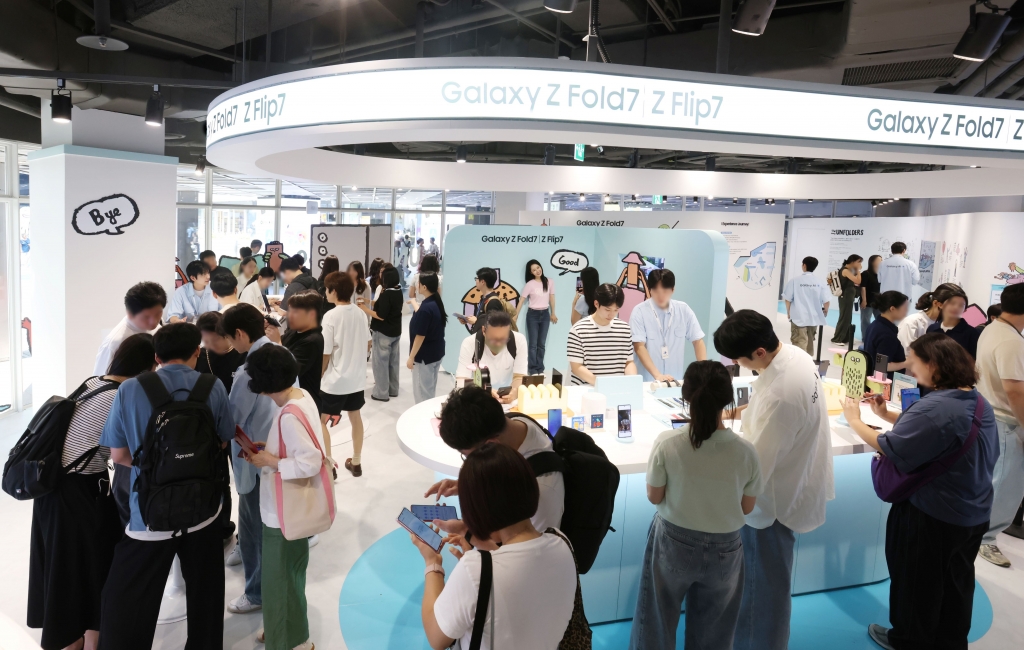 삼성전자, 장 줄리앙 협업 갤럭시 폴더블 체험존 방문객 10만명 돌파…1030세대 사로잡다