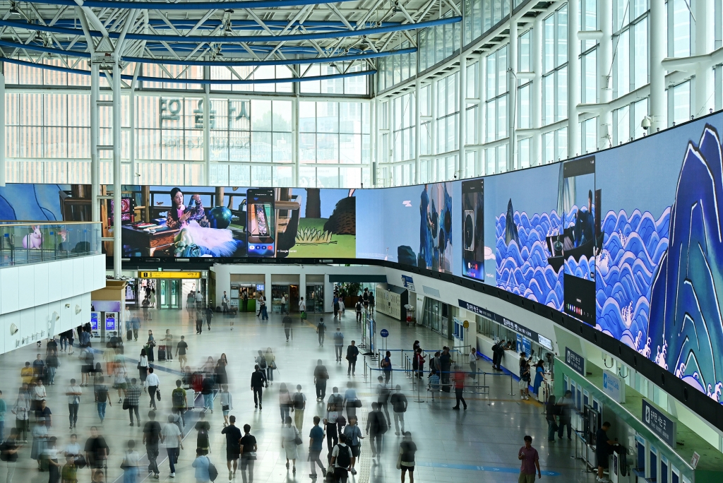 삼성전자, 갤럭시 폴더블 신제품 초대형 미디어아트 디지털 옥외광고 선보여