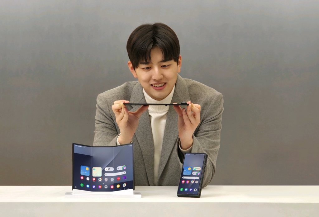 삼성전자, '갤럭시 Z 트라이폴드' 공개