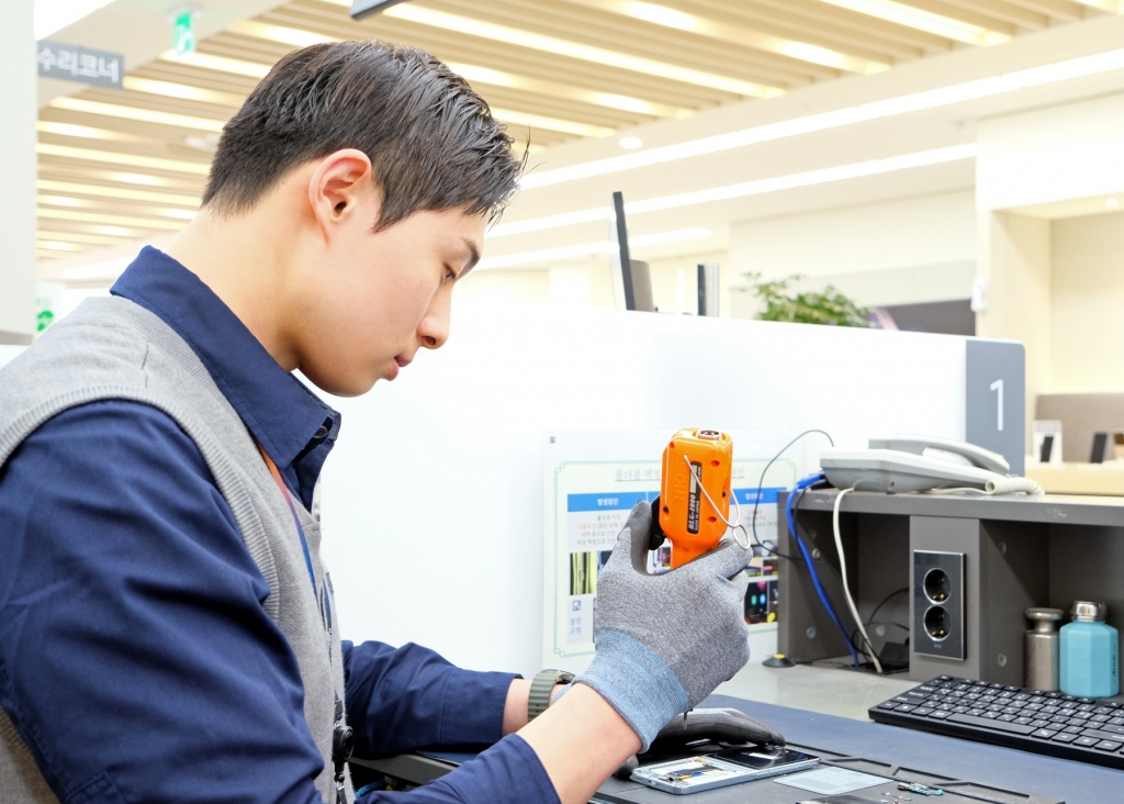 ‘삼성전자 폴더블폰, 디스플레이 단품 수리’ 확대