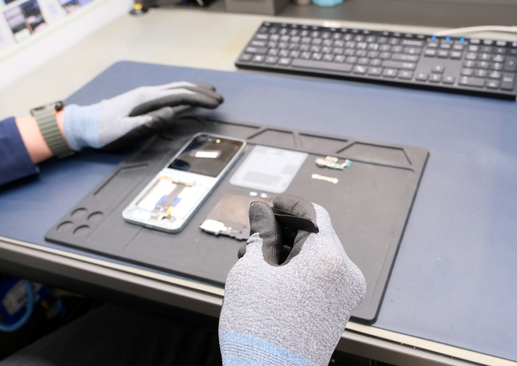 ‘삼성전자 폴더블폰, 디스플레이 단품 수리’ 확대