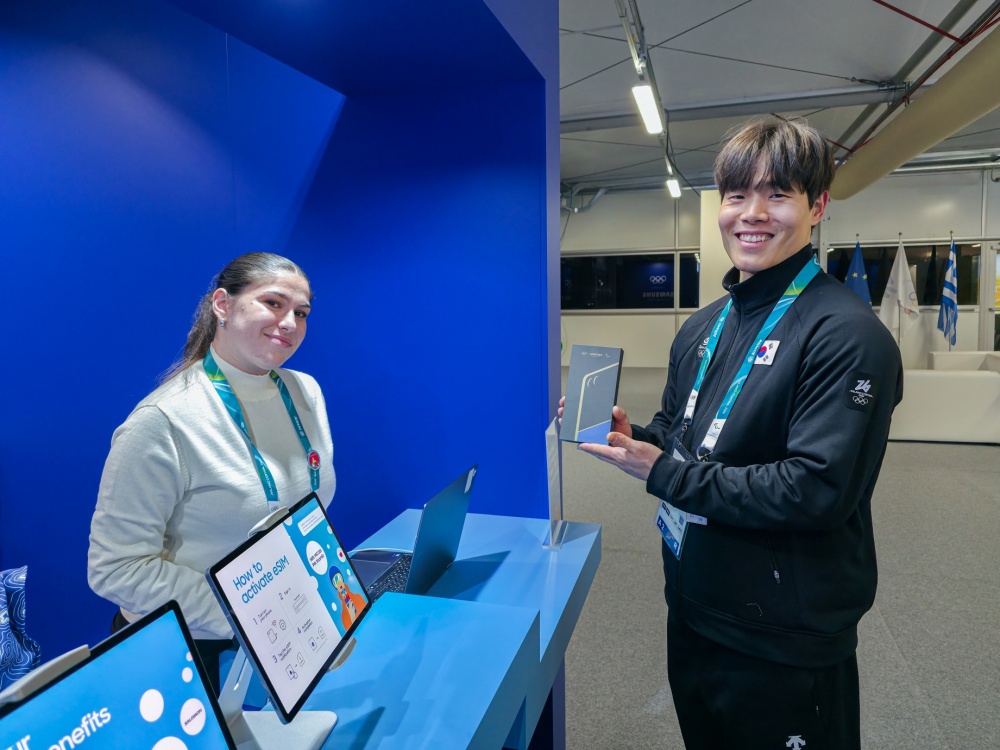 “이게 바로 올림픽 에디션”…동계올림픽 선수촌 달군 ‘갤럭시 Z 플립7 올림픽 에디션’