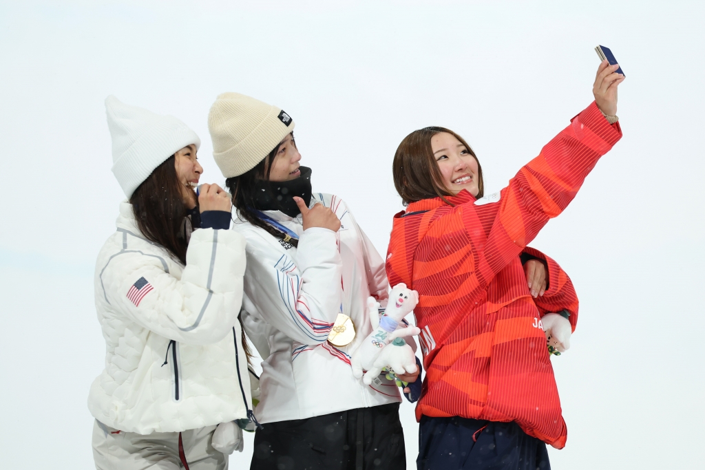 갤럭시 Z 플립7 ‘빅토리 셀피’, 2026 밀라노 코르티나 동계올림픽 영광의 순간을 포착하다